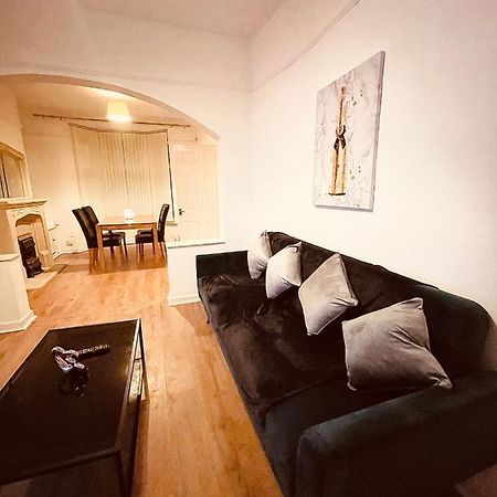 Cute Spacious 2 Bedroom House, Sleeps 8, Free Street Parking, Easy Access Lock Box Entry, 2 Minute Drive From City Centre Liverpool Eksteriør bilde