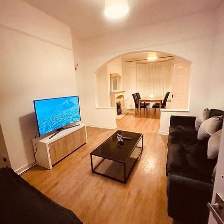 Cute Spacious 2 Bedroom House, Sleeps 8, Free Street Parking, Easy Access Lock Box Entry, 2 Minute Drive From City Centre Liverpool Eksteriør bilde