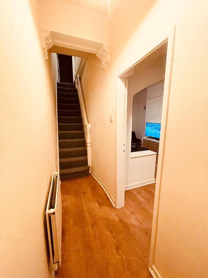Cute Spacious 2 Bedroom House, Sleeps 8, Free Street Parking, Easy Access Lock Box Entry, 2 Minute Drive From City Centre Liverpool Eksteriør bilde