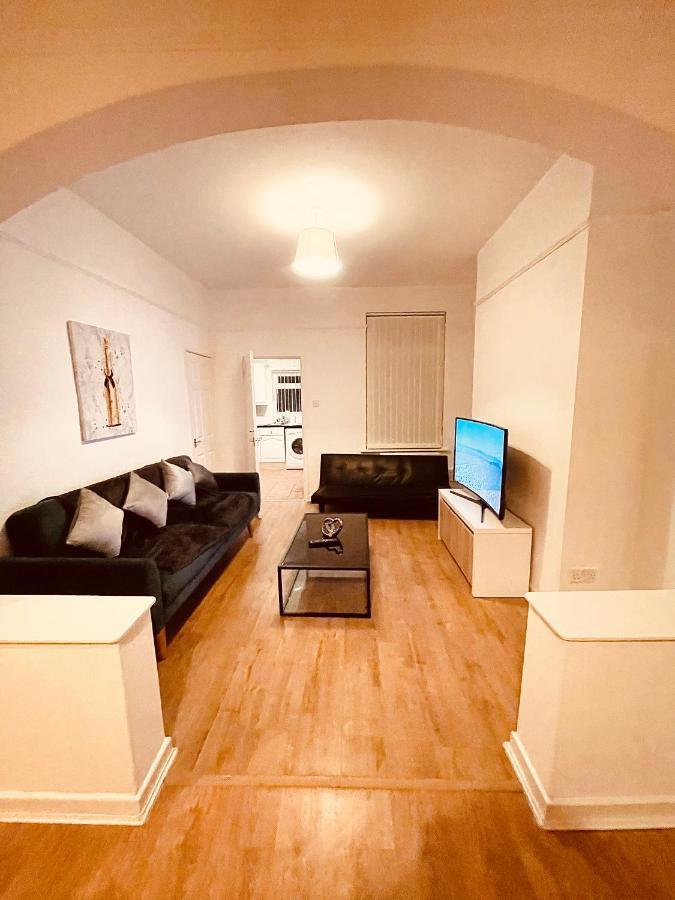 Cute Spacious 2 Bedroom House, Sleeps 8, Free Street Parking, Easy Access Lock Box Entry, 2 Minute Drive From City Centre Liverpool Eksteriør bilde